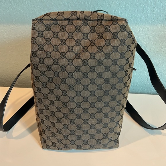 Gucci Logo Large Monochrome Canvas Adjustable Tote - Picture 5 of 10